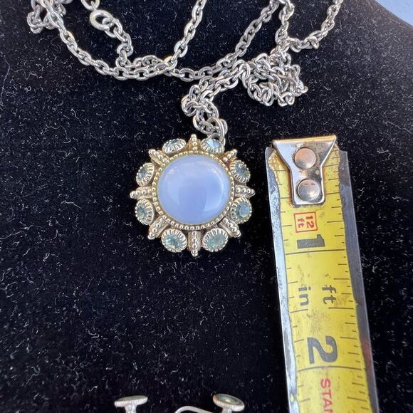 Avon Vintage Blue Moon Stone And Rhinestone Necklace And Screw On Earrings Set - Picture 5 of 8